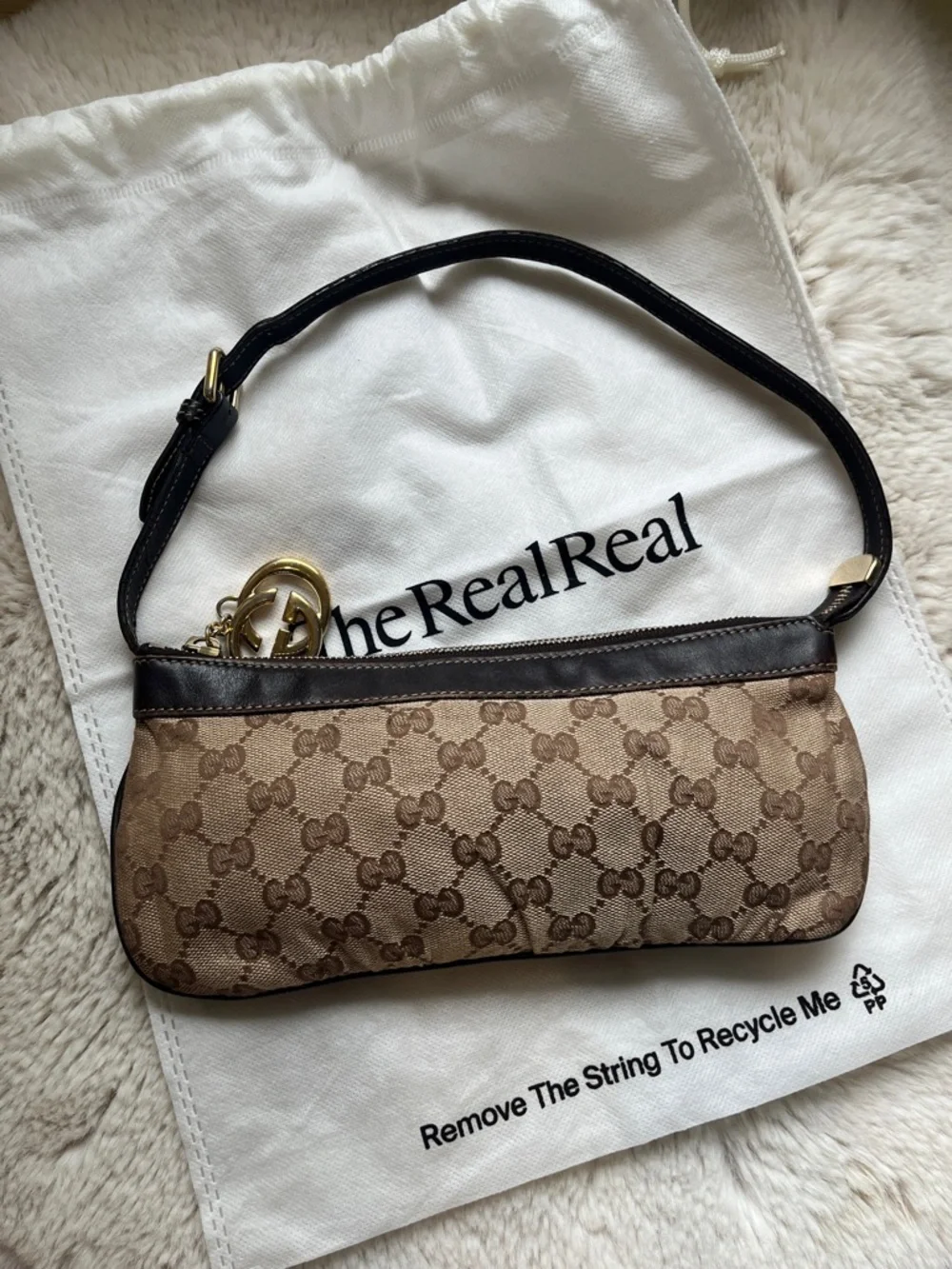 GUCCI Interlocking G Pochette GG Canvas Shoulder Bag - Picture 3 of 16